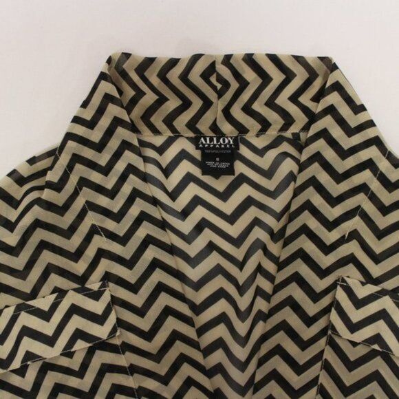 Alloy Tan & Black Hi Lo Chevron Blouse Size S - Picture 6 of 8